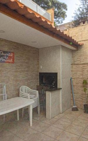 Casa à venda com 133m², 3 quartos e 2 vagas Casa à venda com 133m², 3 quartos e 2 vagasÁrea externa