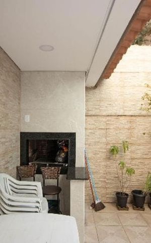 Casa à venda com 133m², 3 quartos e 2 vagas Casa à venda com 133m², 3 quartos e 2 vagasÁrea externa