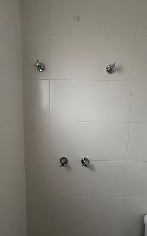 Apartamento para alugar com 56m², 2 quartos e 1 vaga Apartamento para alugar com 56m², 2 quartos e 1 vagaBanheiro da Suíte