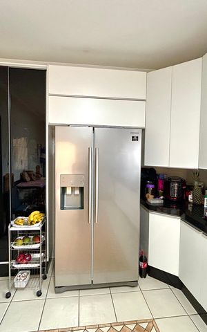 Casa à venda com 180m², 3 quartos e 2 vagas Casa à venda com 180m², 3 quartos e 2 vagasCozinha
