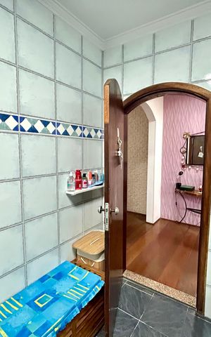 Casa à venda com 180m², 3 quartos e 2 vagas Casa à venda com 180m², 3 quartos e 2 vagasBanheiro 2