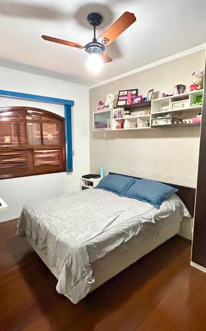 Casa à venda com 180m², 3 quartos e 2 vagas Casa à venda com 180m², 3 quartos e 2 vagasQuarto 1