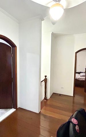 Casa à venda com 180m², 3 quartos e 2 vagas Casa à venda com 180m², 3 quartos e 2 vagasEscritório