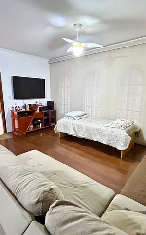 Casa à venda com 180m², 3 quartos e 2 vagas Casa à venda com 180m², 3 quartos e 2 vagasSala