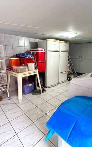 Casa à venda com 180m², 3 quartos e 2 vagas Casa à venda com 180m², 3 quartos e 2 vagasÁrea de Serviço