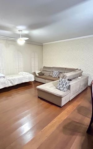 Casa à venda com 180m², 3 quartos e 2 vagas Casa à venda com 180m², 3 quartos e 2 vagasSala