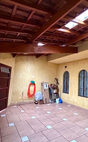 Casa à venda com 180m², 3 quartos e 2 vagas Casa à venda com 180m², 3 quartos e 2 vagasGaragem