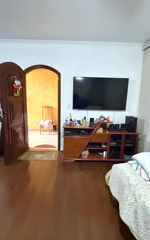 Casa à venda com 180m², 3 quartos e 2 vagas Casa à venda com 180m², 3 quartos e 2 vagasSala