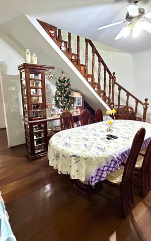 Casa à venda com 180m², 3 quartos e 2 vagas Casa à venda com 180m², 3 quartos e 2 vagasSala