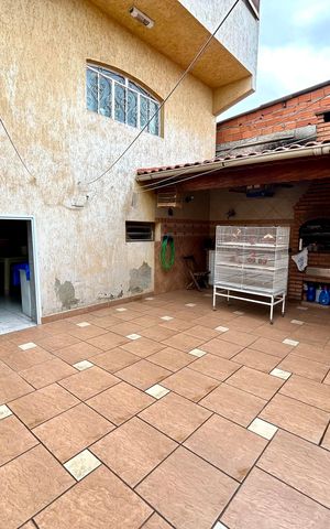 Casa à venda com 180m², 3 quartos e 2 vagas Casa à venda com 180m², 3 quartos e 2 vagasQuintal