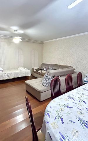 Casa à venda com 180m², 3 quartos e 2 vagas Casa à venda com 180m², 3 quartos e 2 vagasSala