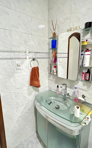 Casa à venda com 180m², 3 quartos e 2 vagas Casa à venda com 180m², 3 quartos e 2 vagasBanheiro 1