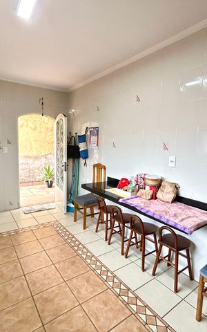 Casa à venda com 180m², 3 quartos e 2 vagas Casa à venda com 180m², 3 quartos e 2 vagasCozinha