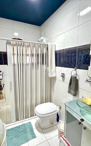 Casa à venda com 180m², 3 quartos e 2 vagas Casa à venda com 180m², 3 quartos e 2 vagasBanheiro da Suíte