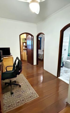 Casa à venda com 180m², 3 quartos e 2 vagas Casa à venda com 180m², 3 quartos e 2 vagasEscritório