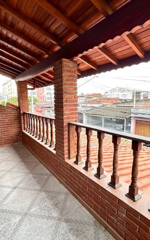 Casa à venda com 180m², 3 quartos e 2 vagas Casa à venda com 180m², 3 quartos e 2 vagasVaranda da Suíte