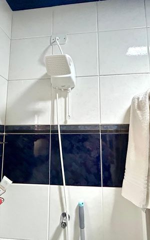 Casa à venda com 180m², 3 quartos e 2 vagas Casa à venda com 180m², 3 quartos e 2 vagasBanheiro da Suíte