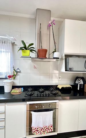 Casa à venda com 180m², 3 quartos e 2 vagas Casa à venda com 180m², 3 quartos e 2 vagasCozinha