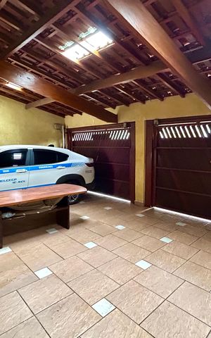 Casa à venda com 180m², 3 quartos e 2 vagas Casa à venda com 180m², 3 quartos e 2 vagasGaragem