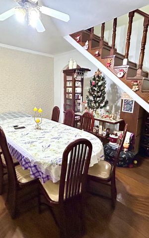 Casa à venda com 180m², 3 quartos e 2 vagas Casa à venda com 180m², 3 quartos e 2 vagasSala