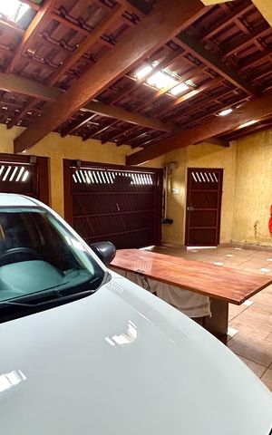 Casa à venda com 180m², 3 quartos e 2 vagas Casa à venda com 180m², 3 quartos e 2 vagasGaragem