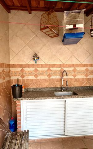 Casa à venda com 180m², 3 quartos e 2 vagas Casa à venda com 180m², 3 quartos e 2 vagasQuintal
