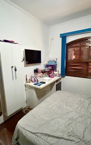 Casa à venda com 180m², 3 quartos e 2 vagas Casa à venda com 180m², 3 quartos e 2 vagasQuarto 1