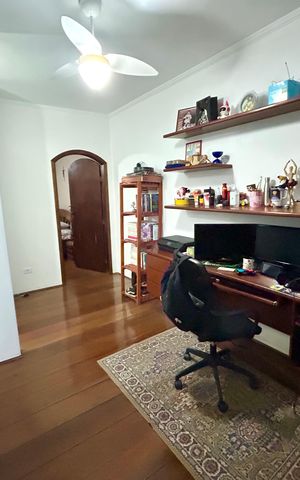 Casa à venda com 180m², 3 quartos e 2 vagas Casa à venda com 180m², 3 quartos e 2 vagasEscritório