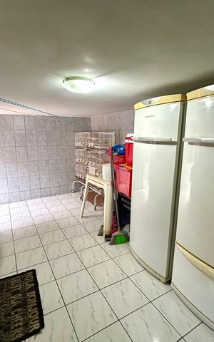 Casa à venda com 180m², 3 quartos e 2 vagas Casa à venda com 180m², 3 quartos e 2 vagasÁrea de Serviço