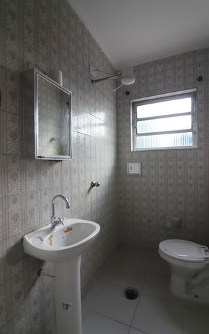 Casa para alugar com 327m², 4 quartos e 7 vagasBanheiro Social 2