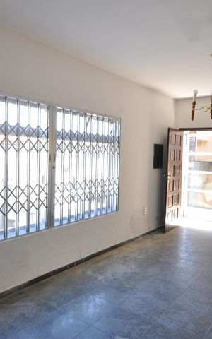 Casa à venda com 190m², 3 quartos e 2 vagasSala