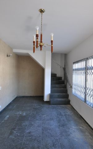 Casa à venda com 190m², 3 quartos e 2 vagasSala