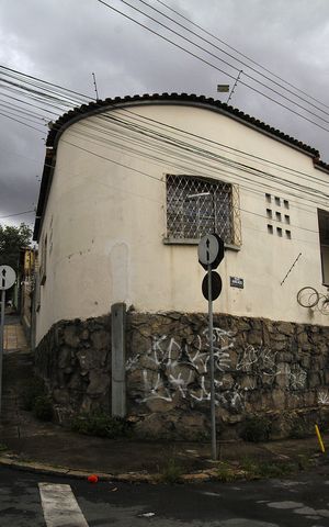 Casa à venda com 320m², 5 quartos e 2 vagasFachada