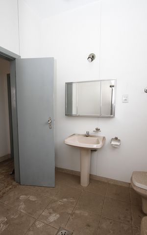 Casa à venda com 320m², 5 quartos e 2 vagasBanheiro 1