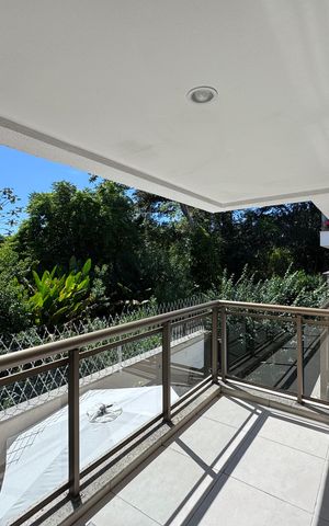 Apartamento à venda com 72m², 2 quartos e 2 vagas Apartamento à venda com 72m², 2 quartos e 2 vagasVaranda