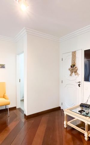 Apartamento à venda com 153m², 4 quartos e 2 vagas Apartamento à venda com 153m², 4 quartos e 2 vagasSala