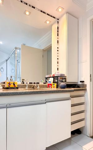 Apartamento à venda com 153m², 4 quartos e 2 vagas Apartamento à venda com 153m², 4 quartos e 2 vagasBanheiro da Suíte