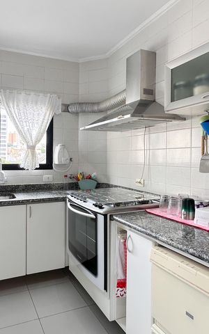Apartamento à venda com 153m², 4 quartos e 2 vagas Apartamento à venda com 153m², 4 quartos e 2 vagasCozinha
