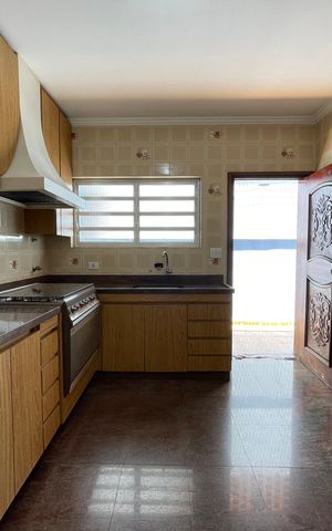 Casa para alugar com 250m², 6 quartos e 5 vagas Casa para alugar com 250m², 6 quartos e 5 vagasCozinha
