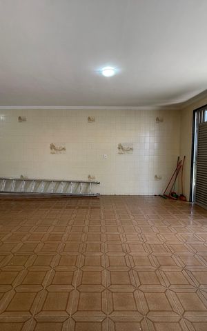 Casa para alugar com 250m², 6 quartos e 5 vagas Casa para alugar com 250m², 6 quartos e 5 vagasGaragem