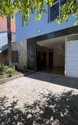 Casa para alugar com 250m², 6 quartos e 5 vagas Casa para alugar com 250m², 6 quartos e 5 vagasGaragem