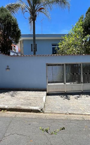 Casa para alugar com 250m², 6 quartos e 5 vagas Casa para alugar com 250m², 6 quartos e 5 vagasFachada