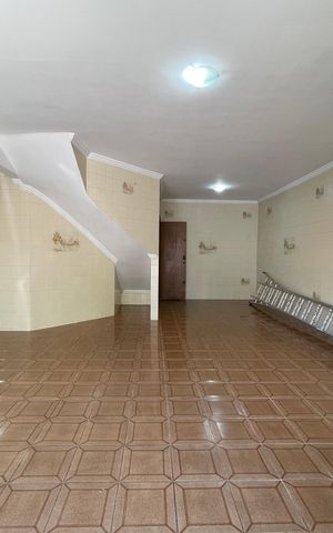 Casa para alugar com 250m², 6 quartos e 5 vagas Casa para alugar com 250m², 6 quartos e 5 vagasGaragem