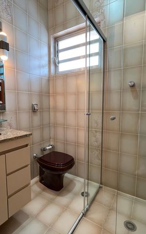 Casa para alugar com 250m², 6 quartos e 5 vagas Casa para alugar com 250m², 6 quartos e 5 vagasBanheiro 3