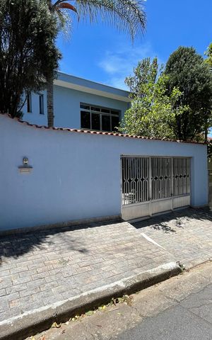 Casa para alugar com 250m², 6 quartos e 5 vagas Casa para alugar com 250m², 6 quartos e 5 vagasFachada
