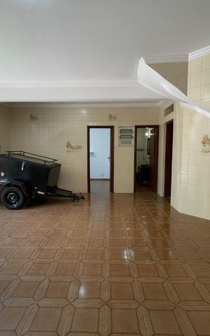 Casa para alugar com 250m², 6 quartos e 5 vagas Casa para alugar com 250m², 6 quartos e 5 vagasGaragem