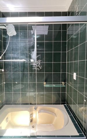 Casa para alugar com 250m², 6 quartos e 5 vagas Casa para alugar com 250m², 6 quartos e 5 vagasBanheiro 4