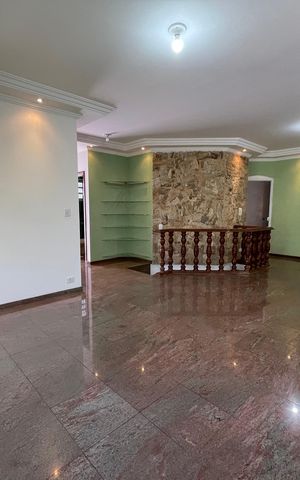 Casa para alugar com 250m², 6 quartos e 5 vagas Casa para alugar com 250m², 6 quartos e 5 vagasSala