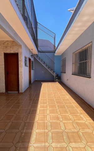 Casa para alugar com 250m², 6 quartos e 5 vagas Casa para alugar com 250m², 6 quartos e 5 vagasQuintal