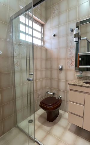 Casa para alugar com 250m², 6 quartos e 5 vagas Casa para alugar com 250m², 6 quartos e 5 vagasBanheiro 2
